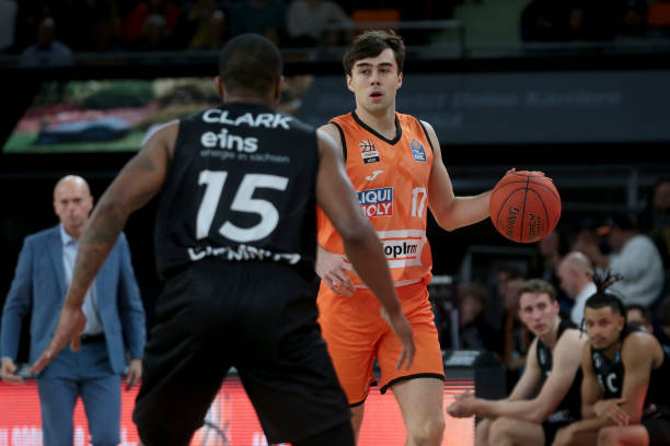 俱乐部的灵 俱乐部的灵