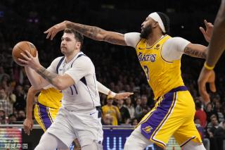 更衣室的人 更衣室的人